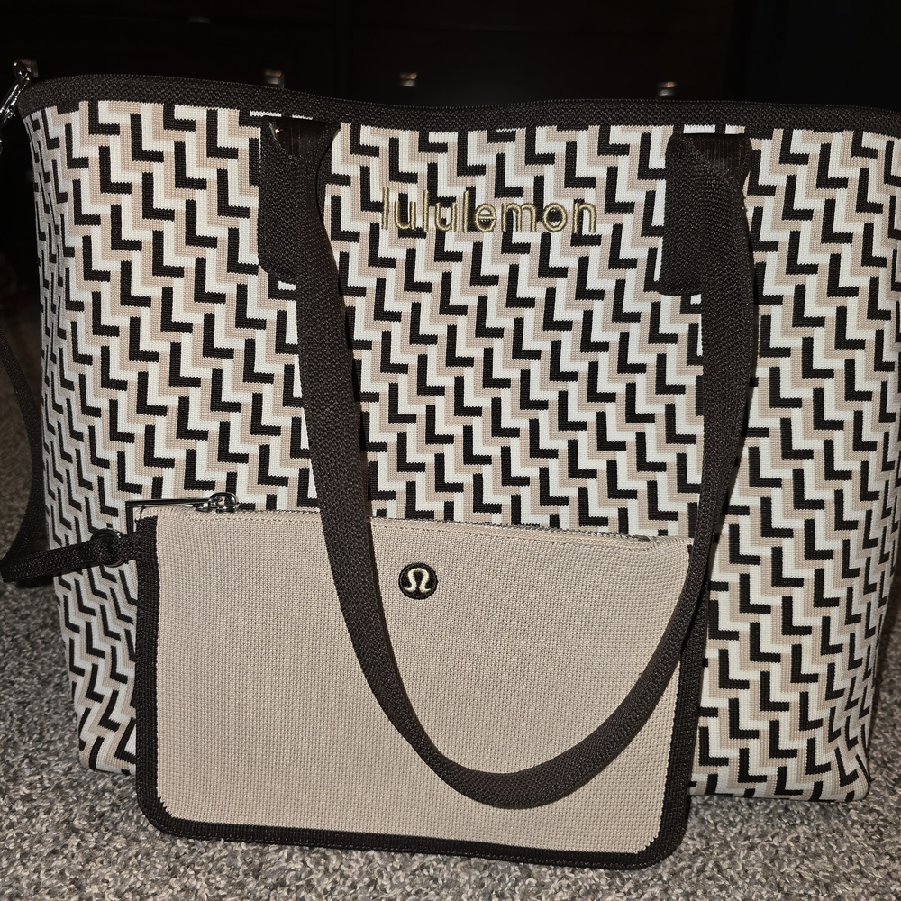 lululemon athletica Tote Bag